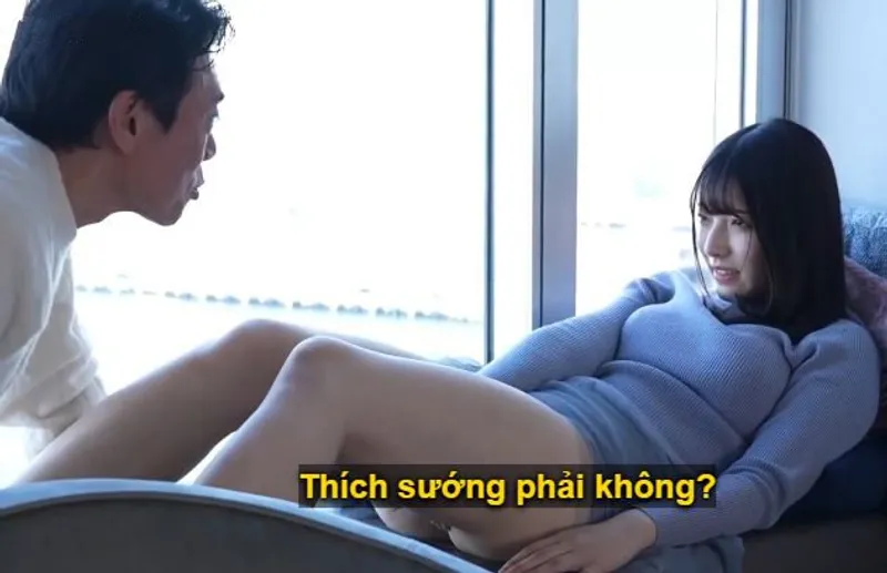 Buổi hẹn bí mật giữa bác trai và cô minh tinh tuổi teen non trẻ tại nhà nghỉ sang trọng.